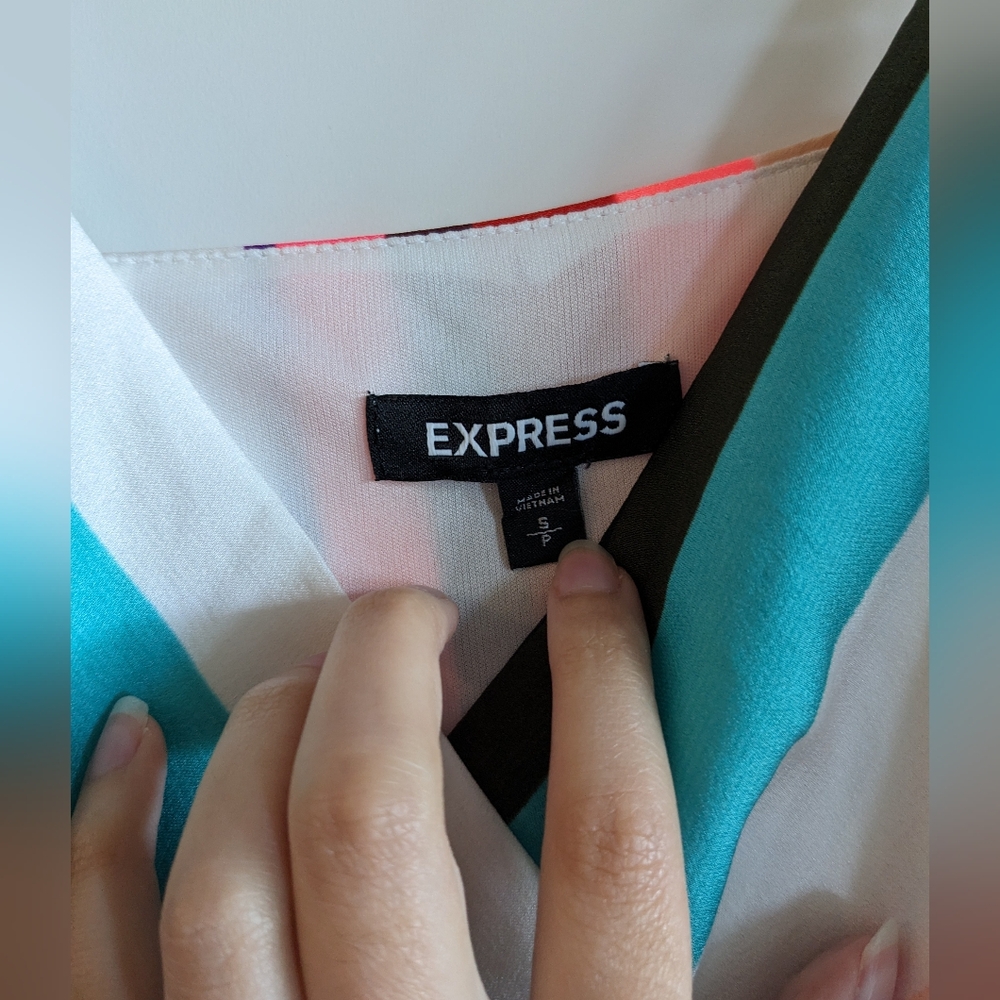Express Dress - Picture 4 of 7